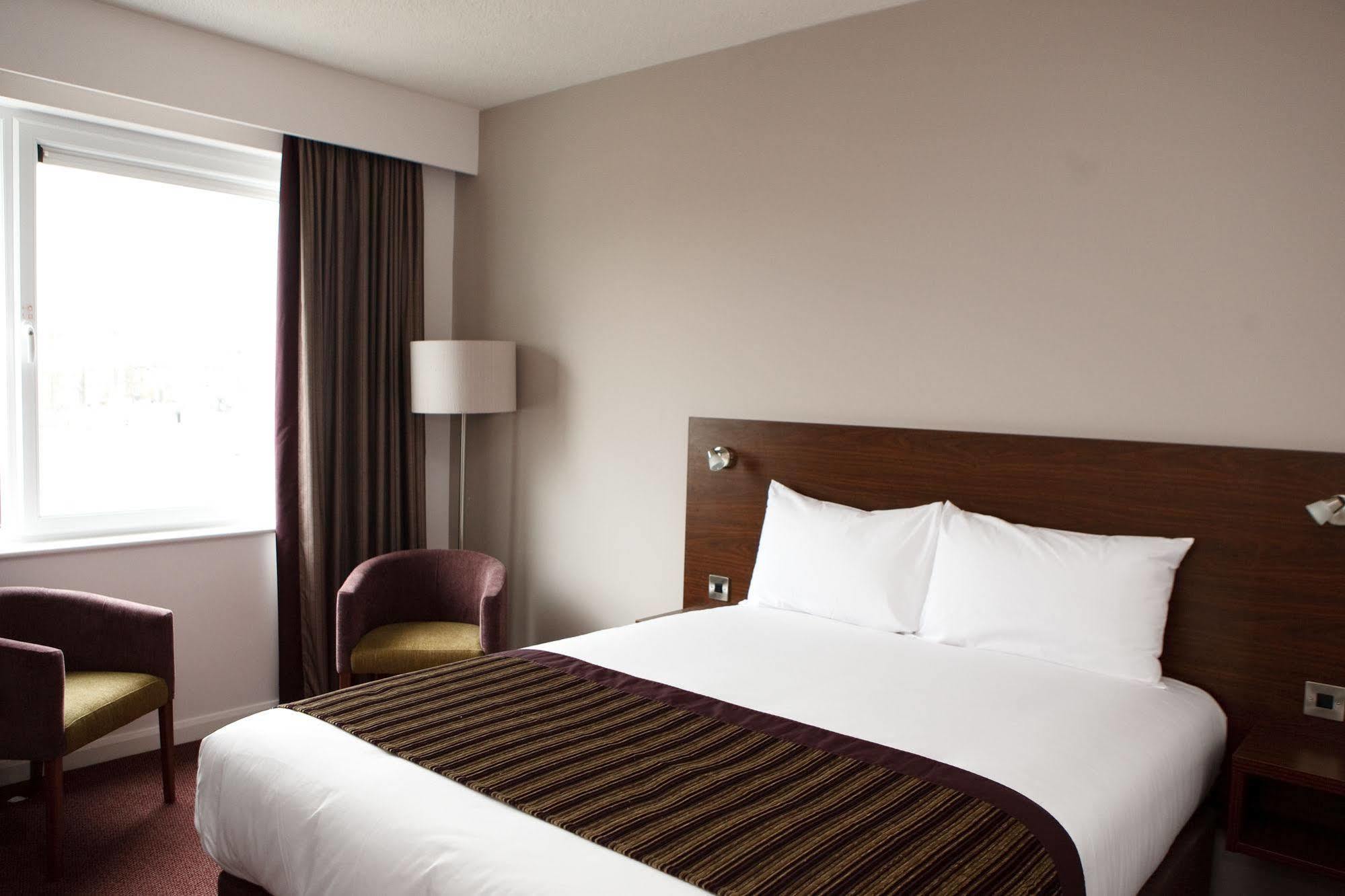 Leonardo Hotel Дарби Екстериор снимка